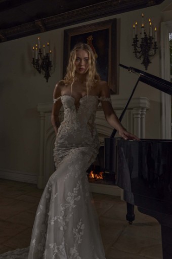 Evie Young Raquel #0 default thumbnail