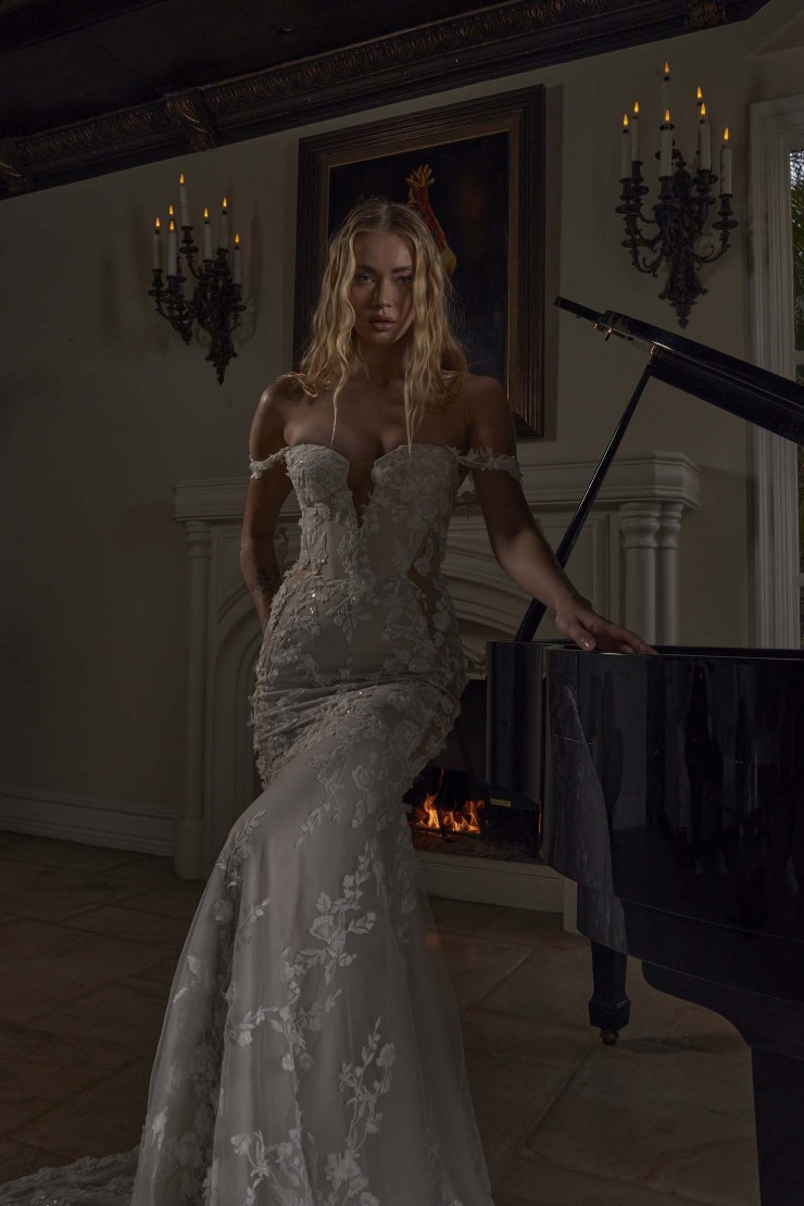 Evie Young Raquel Image